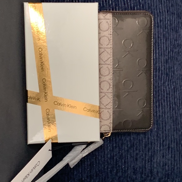 Calvin Klein Monogram Zipper Wallet - Picture 3 of 4